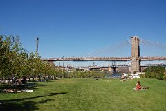 19-2 New York Brooklyn Heights Lawn With Brooklyn Bridge Behind.jpg